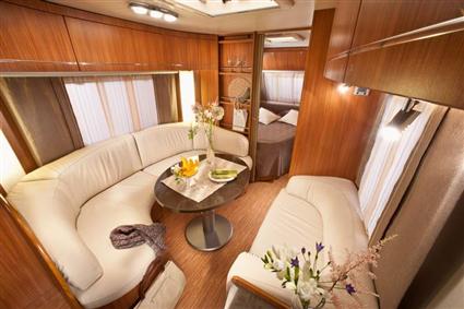 Adria 2011 er spr�ngfyldt med nyheder. Nye farver, nye l�sninger, nyt interi�r og meget mere.