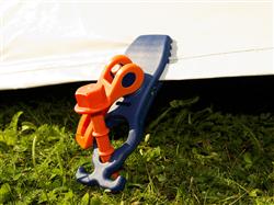 Med Crocodile Peggy f�r du en multifunktionel sp�ndeklemme. Kun fantasien s�tter gr�nser for anvendelsesmulighederne.
