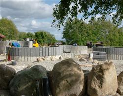 Husodde Camping er ved at l�gge sidste h�nd p� den nye minigolfbane som tages i brug 3. juli 2010.