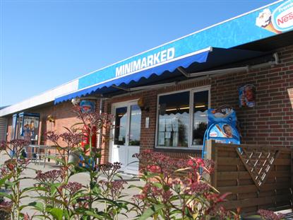 Gammelbro Camping: Minimarked og cafeteria - pladsen har det hele, og s� endda til rimelige priser.