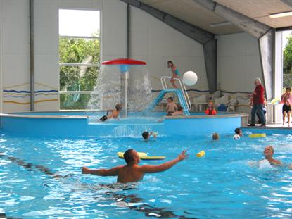 Gammelbro Camping: I 2003 opf�rte pladsen et nyt overd�kket badeland.