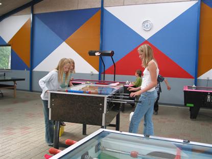 Gammelbro Camping: Stor indend�rs aktivitetshal med airhockey, fodboldspil m.m. God til gr�vejrsdagene og de k�lige aftentimer.
